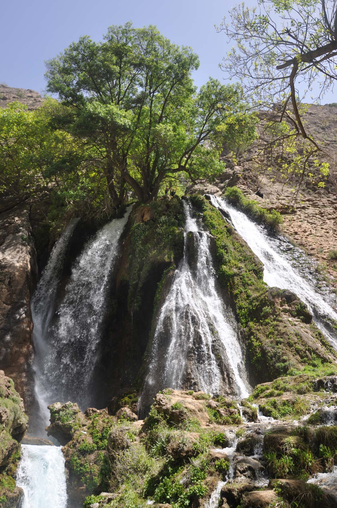 آبشار آتشگاه لردگان