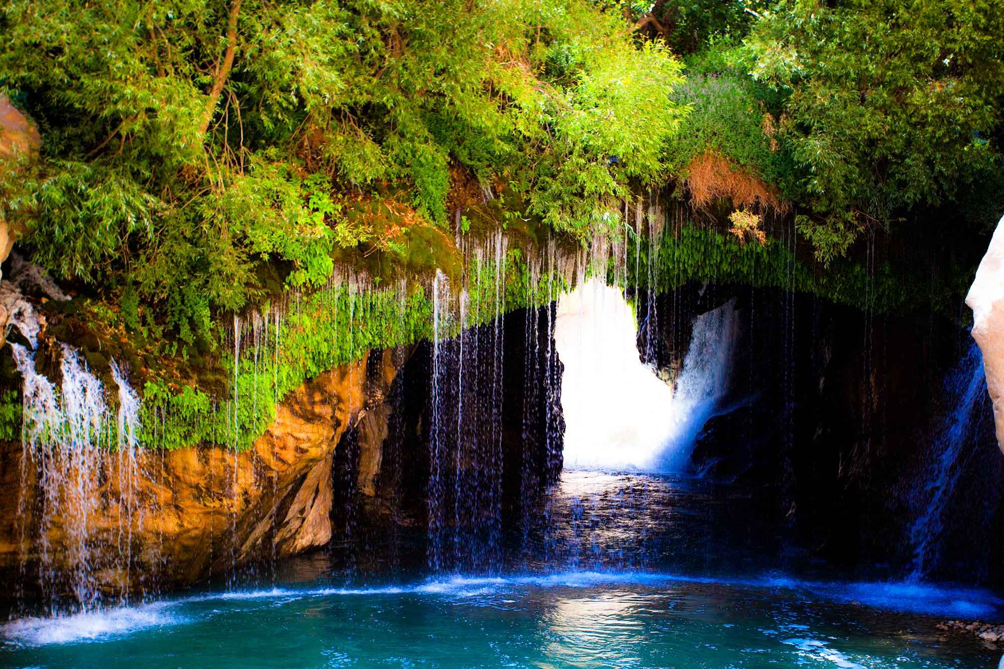 آبشار قه لوه زه روستای نگل