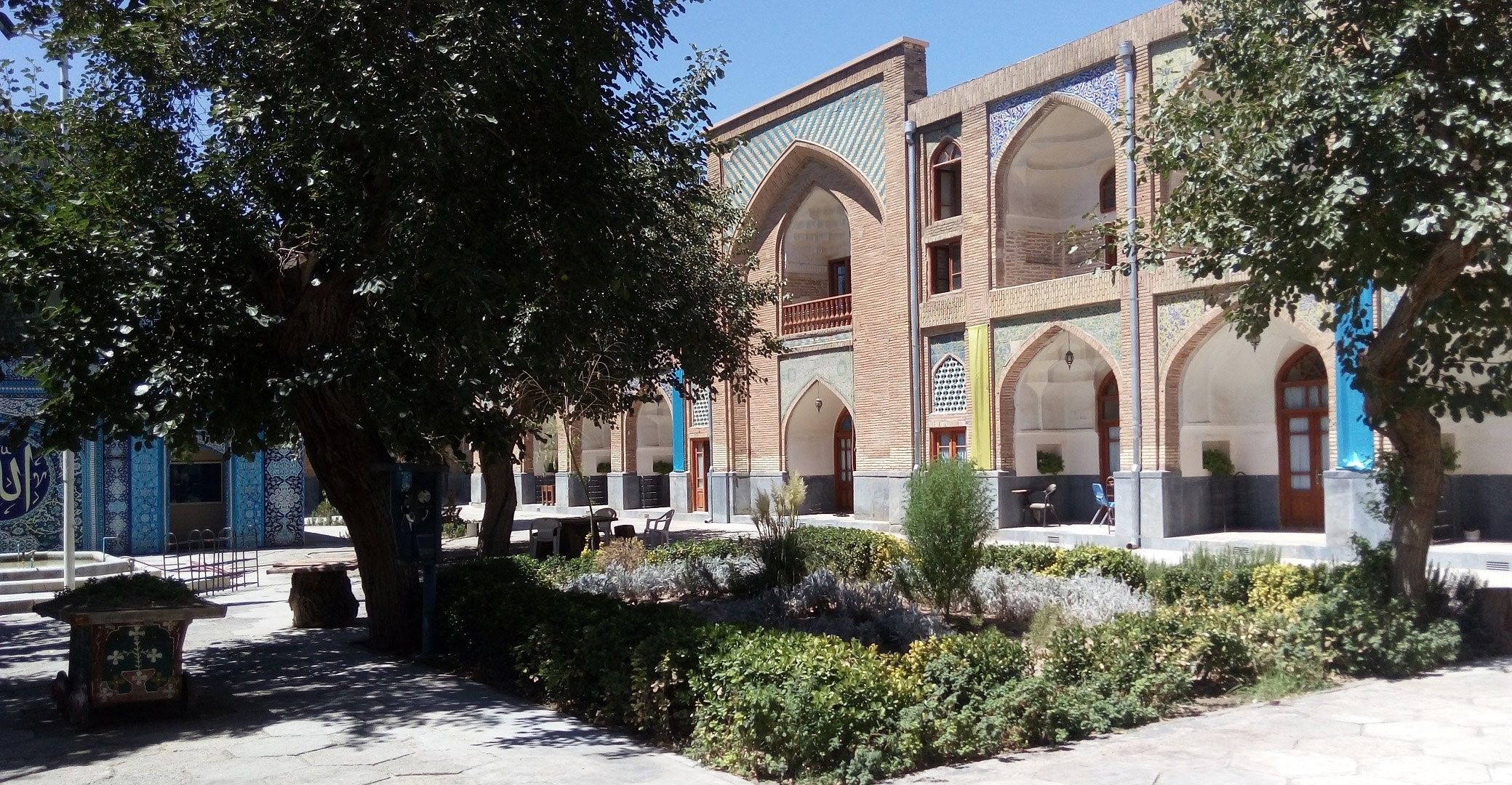 مدرسه عباسقلی خان،جاذبه های تاریخی شهر مشهد