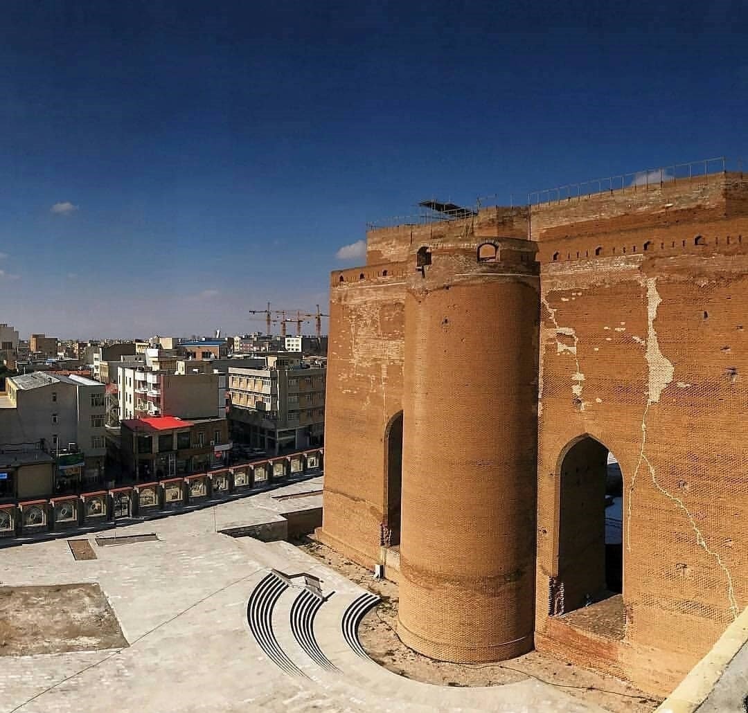مسجد یا ارگ علیشاه  ،جاذبه های گردشگری تبریز
