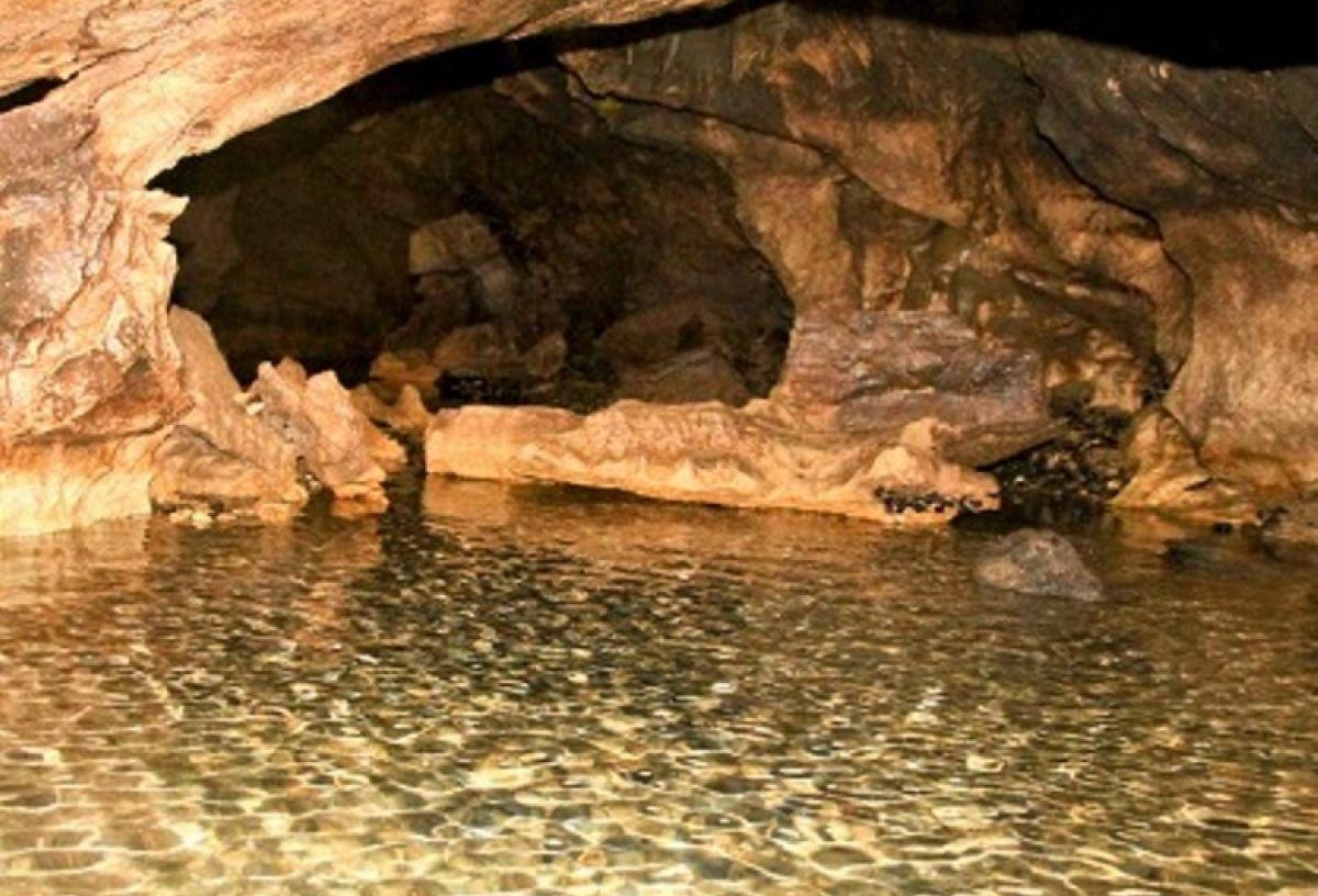 غار دهچال عباس آباد