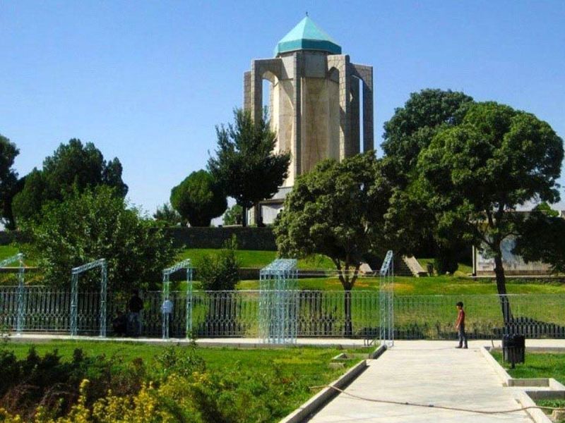 ارامگاه بابا طاهر