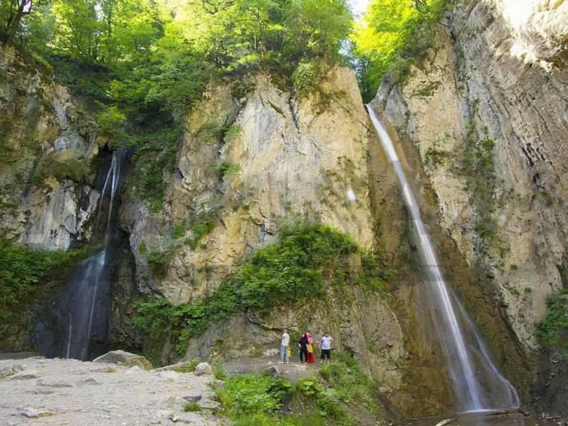 آبشار دوقلو روستای زیارت