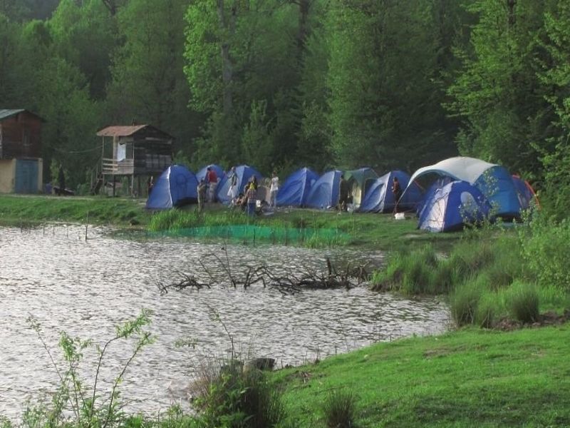 کمپ زنی در اطراف دریاچه الندان ساری