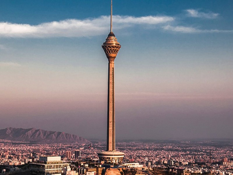برج میلاد مکانی نزدیک به پارک ژوراسیک تهران