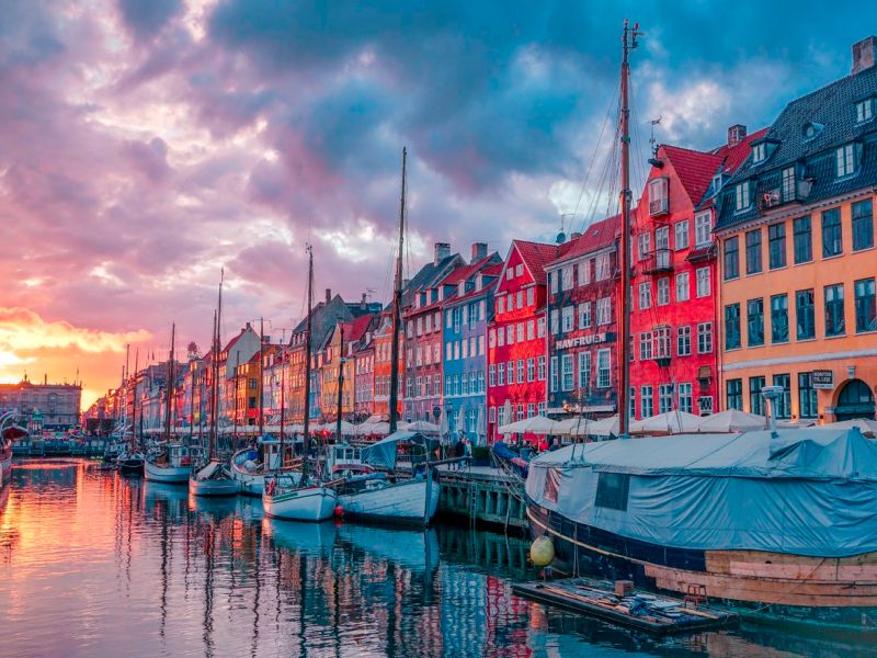 نیهاون یکی از معروف ترین جاهای دیدنی دانمارک