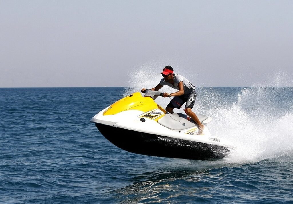 جت اسکی، هیجان در امواج
