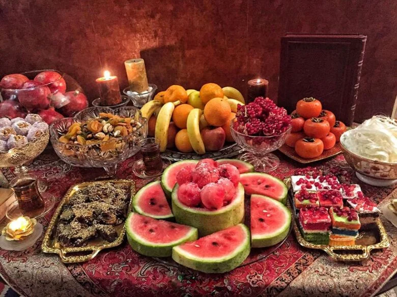 راهنمای کامل تزئین میز شب یلدا ۱۴۰۴